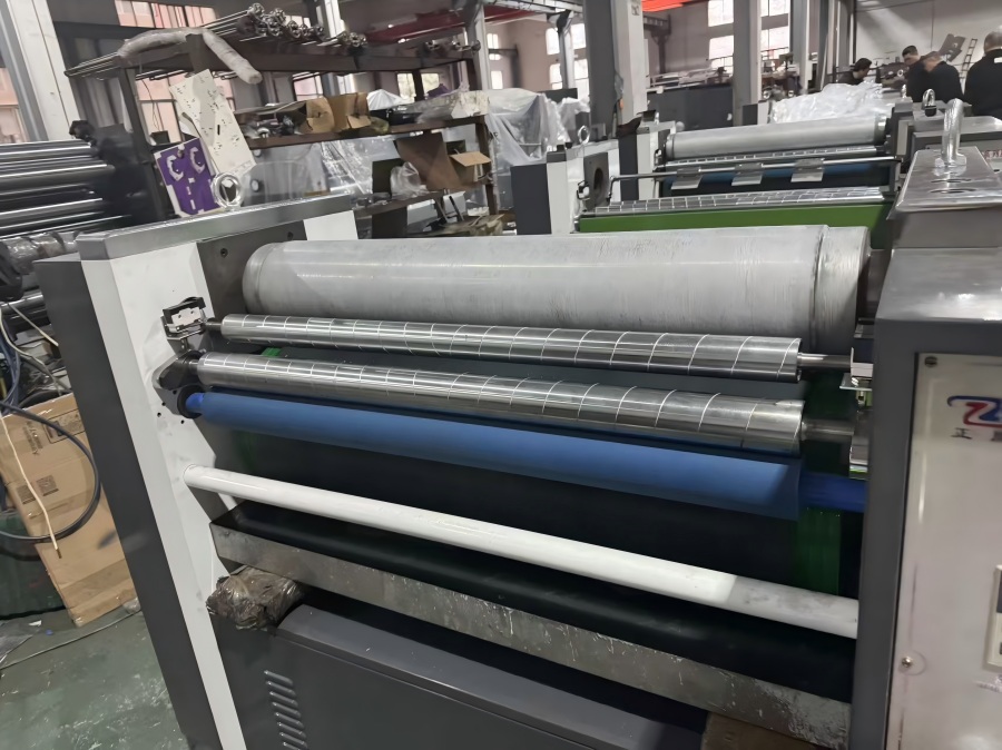 নতুন স্টারের YF-920C ইন্ডাস্ট্রিয়াল-গ্রেড এমবসিং মেশিন উৎপাদনে!