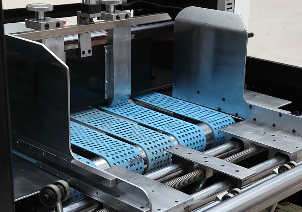 Automatic Servo Flute Laminating Machine