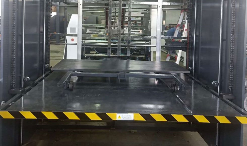 Automatic Servo Flute Laminating Machine