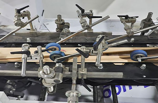 Paper Bag Machine With Twisted Handle